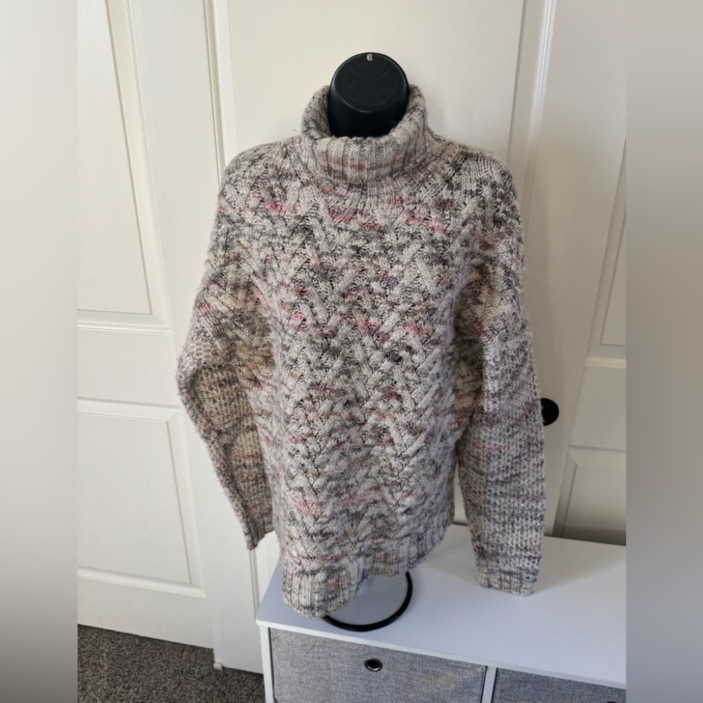 Speckled Cable Turtleneck Sweater in Heathered Cream and Pink